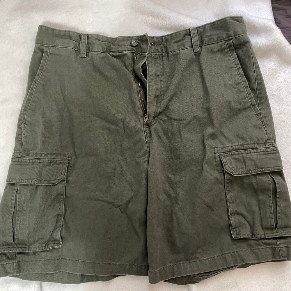 Men's Covington Cargo Golf Shorts Size 38 (Runs small like 36) Olive Green